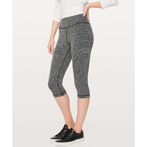 LULULEMON Women Wunder Under Hi-Rise 1/2 Tight Legging Size 4